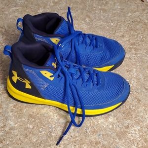 Boys youth basketball shoes